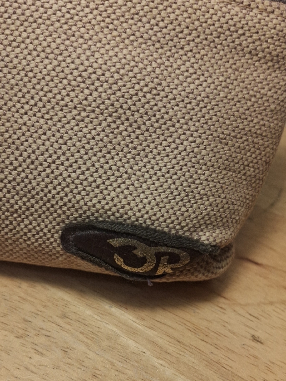 vintage Oscar de la Renta Cream and Brown Signature Lined Pouch - Picture 2 of 9